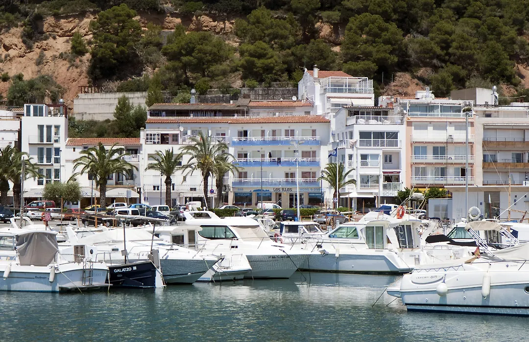 Hotel & Diving Les Illes-1