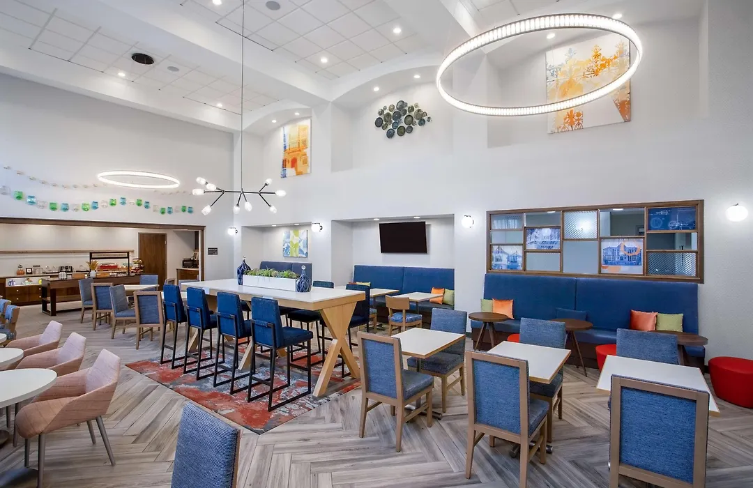 Hampton Inn & Suites Muncie-1