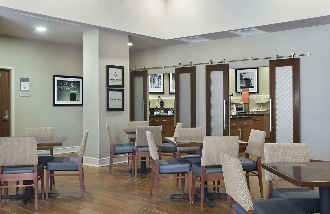 Hampton Inn & Suites Little Rock-Downtown-1