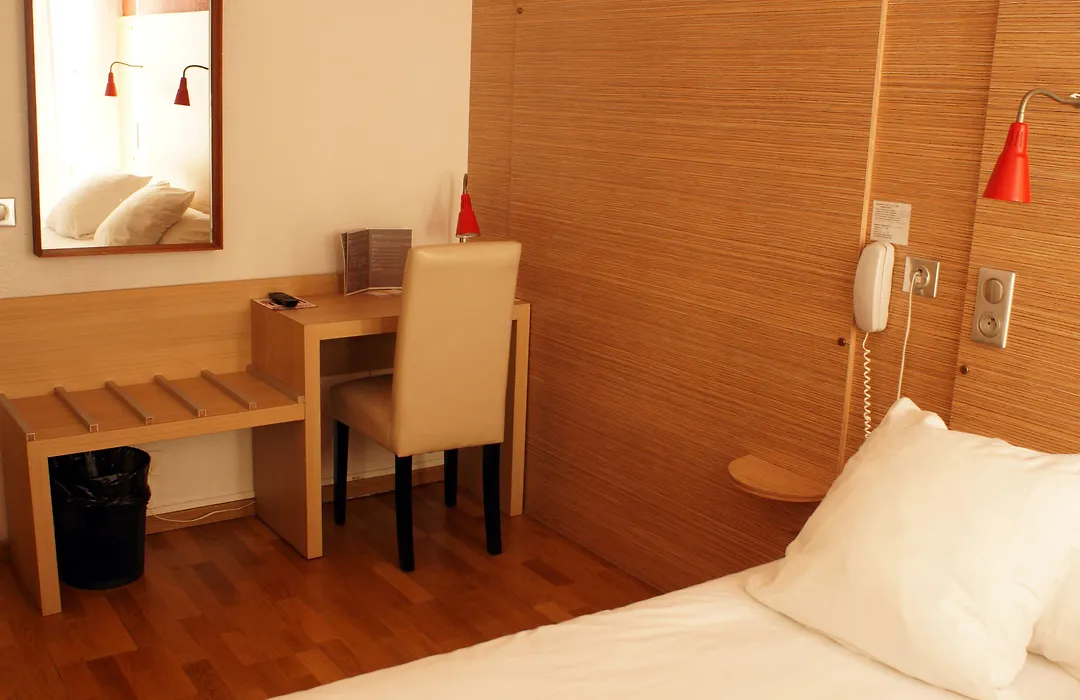 Hotel Edmond Rostand-1