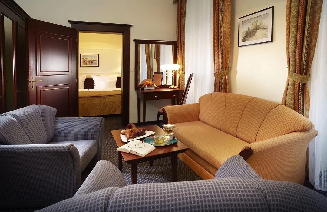 Hotel Excelsior-1