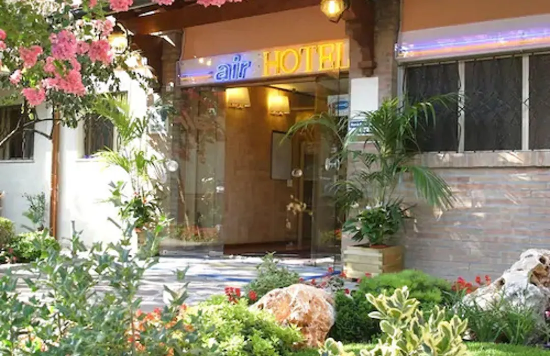Air Hotel-1