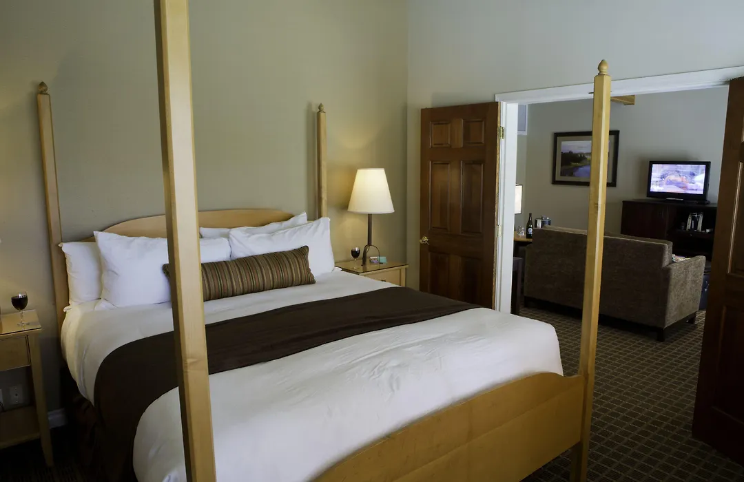 Pine Ridge Inn-1