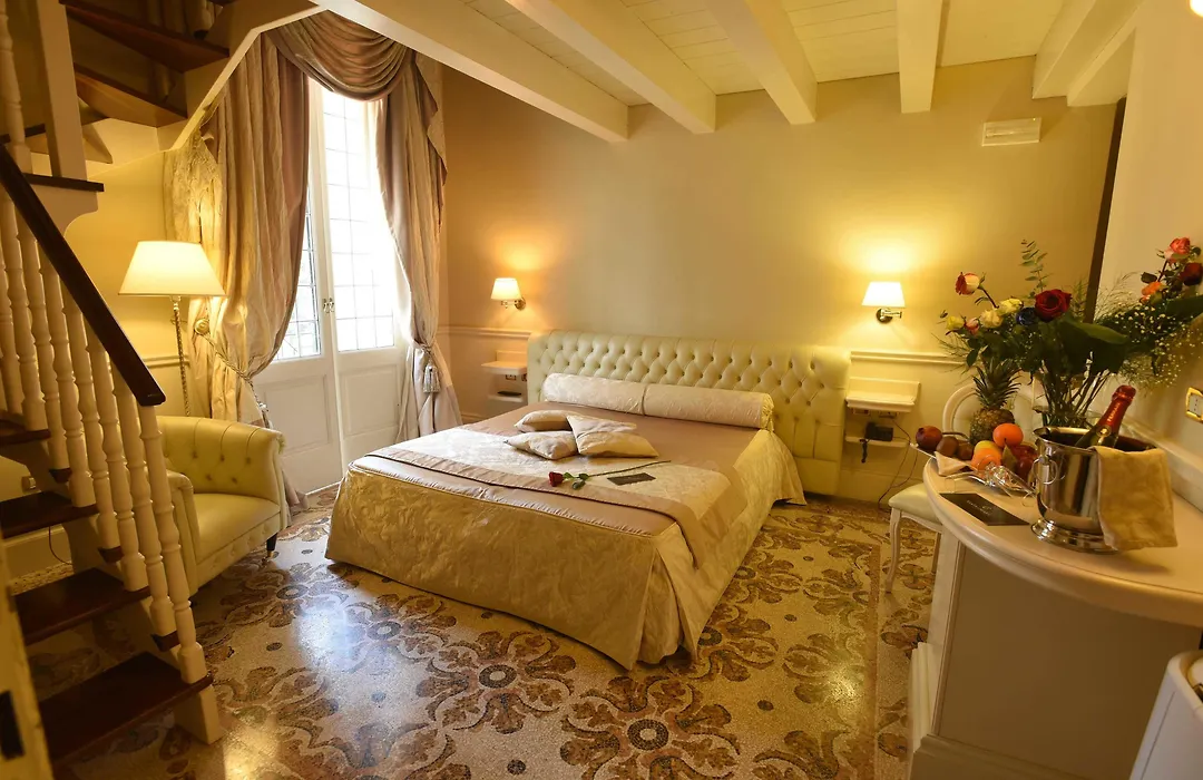 Suite Hotel Santa Chiara-1