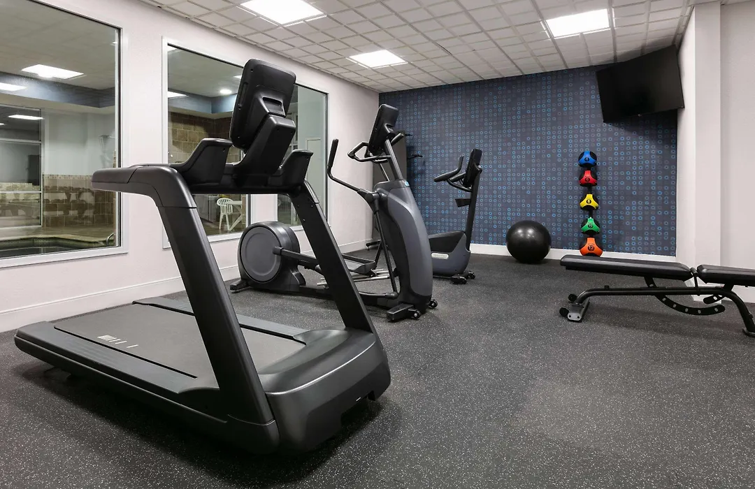 La Quinta Inn & Suites By Wyndham Ft Worth-Burleson-1