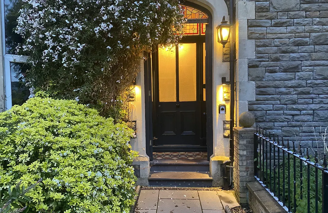 Number One Hundred Bed And Breakfast-1