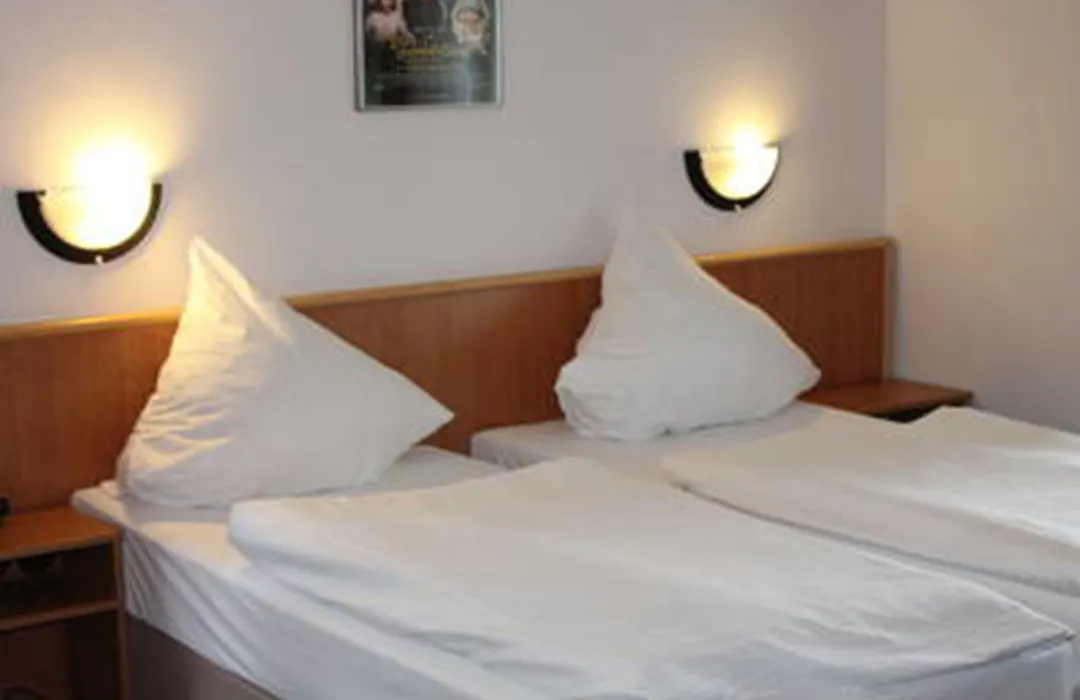 Filmhotel Lili Marleen Potsdam-1