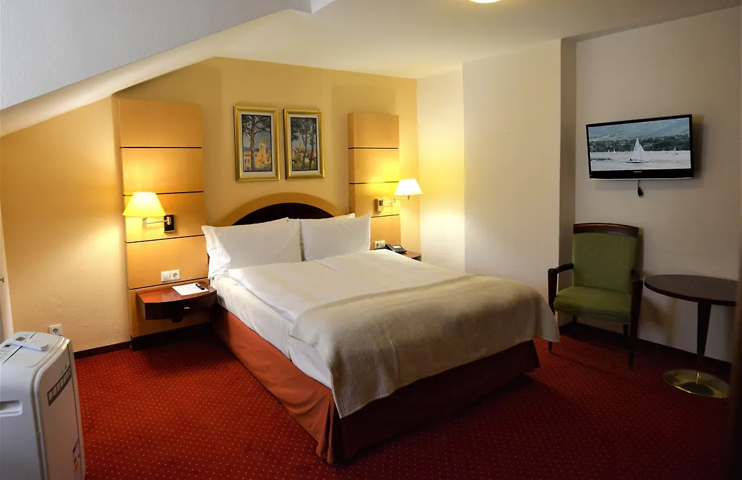 Hotel am Kochbrunnen-1