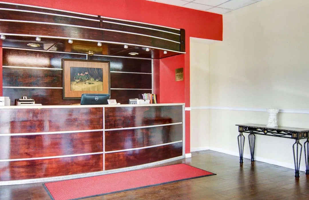 Econo Lodge Pine Bluff-1