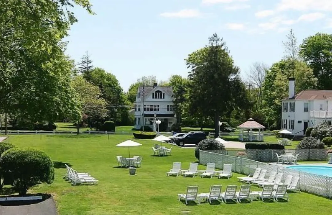 Shoreway Acres Inn & Cape Cod Lodging-1