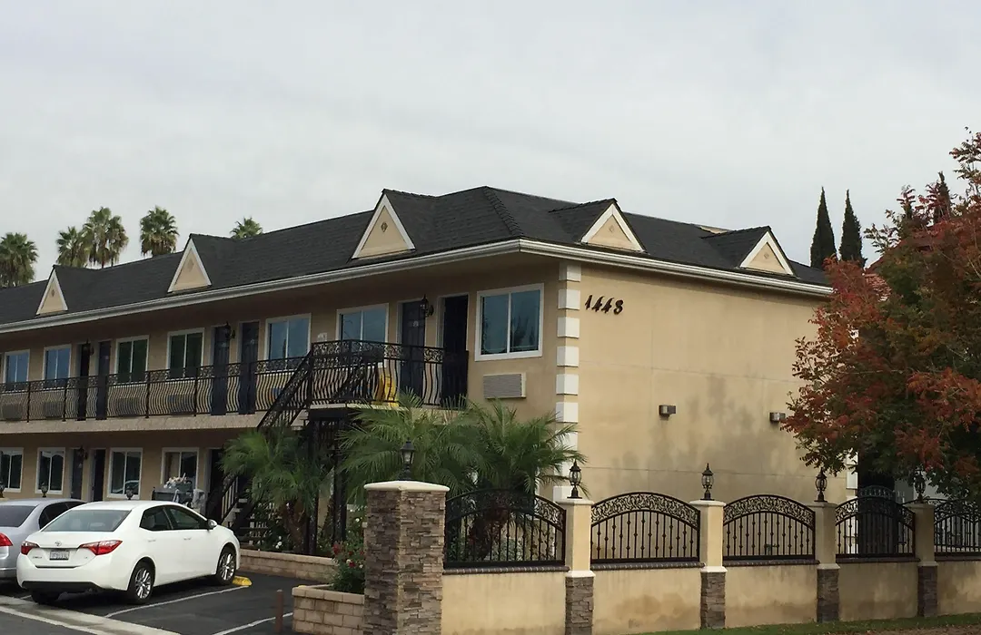 Walnut Inn & Suites West Covina-1