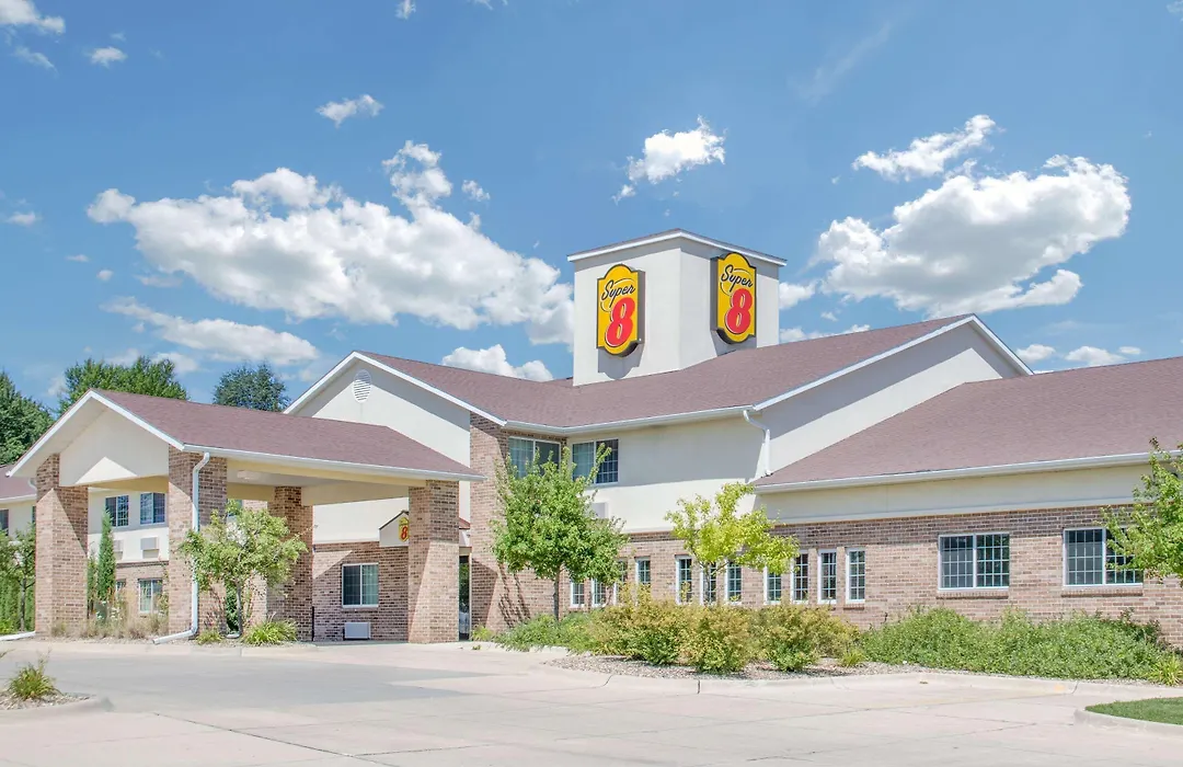 Super 8 By Wyndham Cedar Falls-1