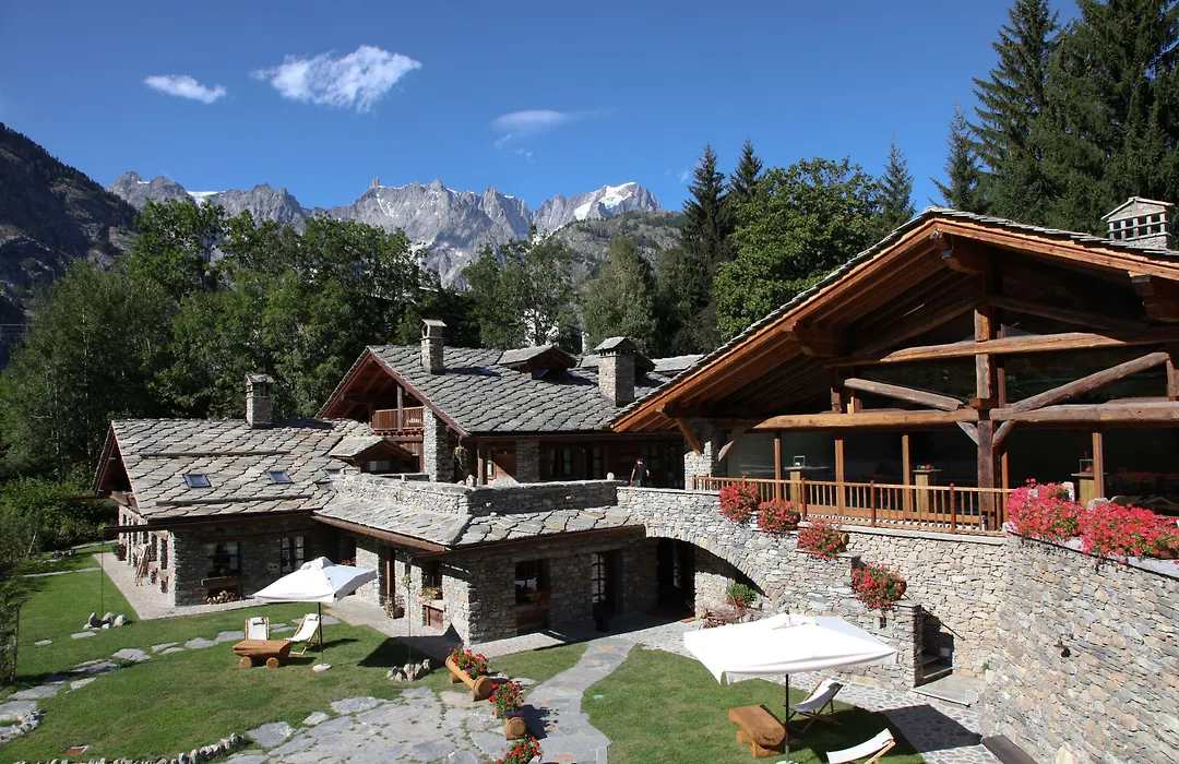 Au Coeur Des Neiges Resort Spa & Free E-Bike-1
