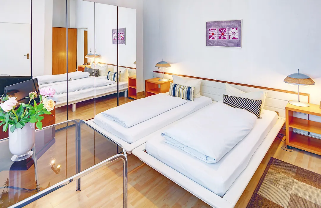 Hotel Cornelia-1