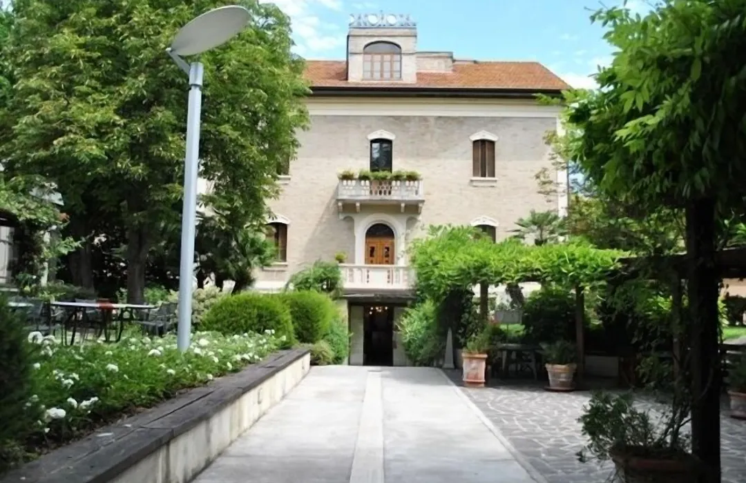 Deco Hotel-1