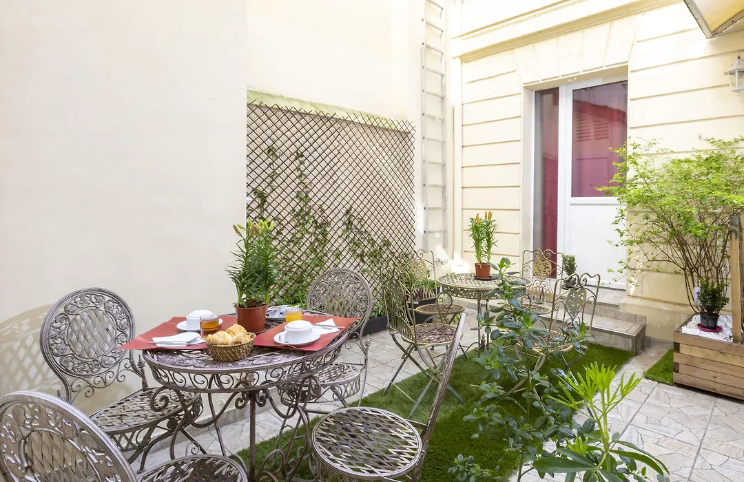 Maison Deschanel Paris Residence With Eiffel Tower View-1