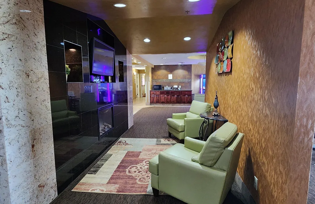 Expressway Suites Minot-1