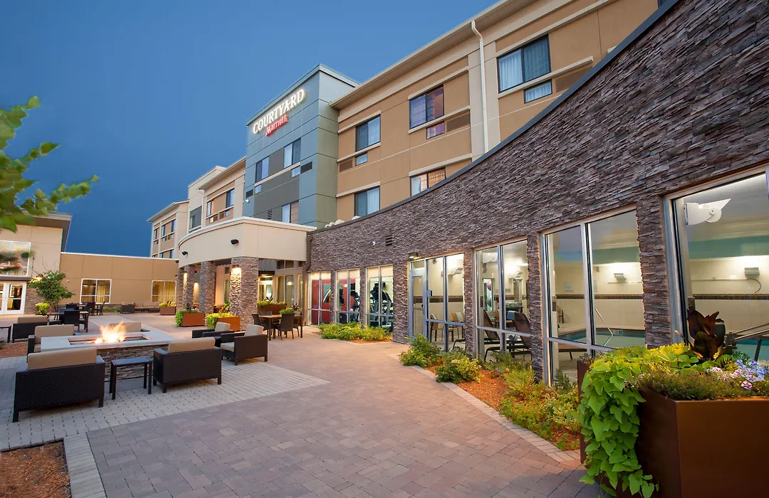 Courtyard Mankato Hotel & Event Center-1