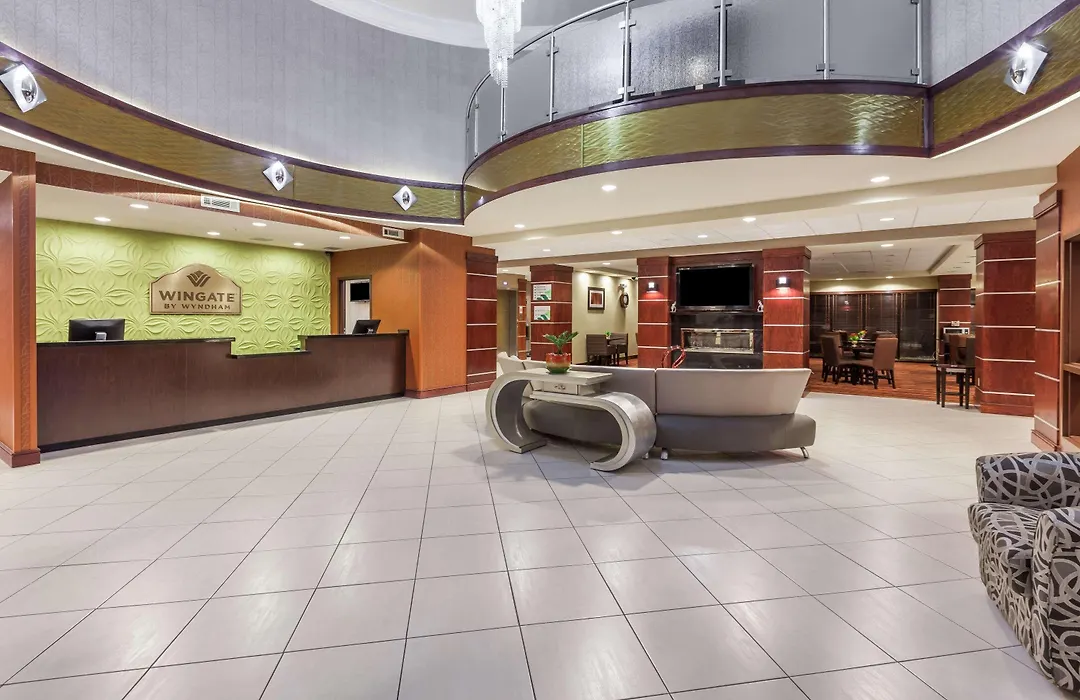 La Quinta Inn & Suites By Wyndham Tulsa Midtown-1
