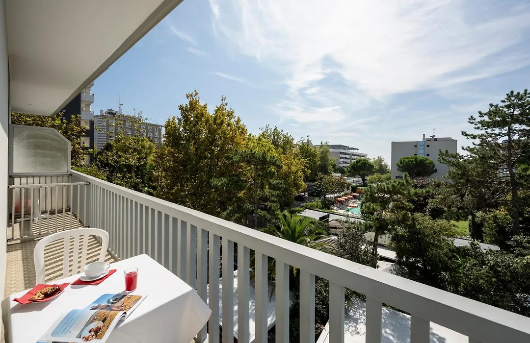 Aparthotel Pineda-1
