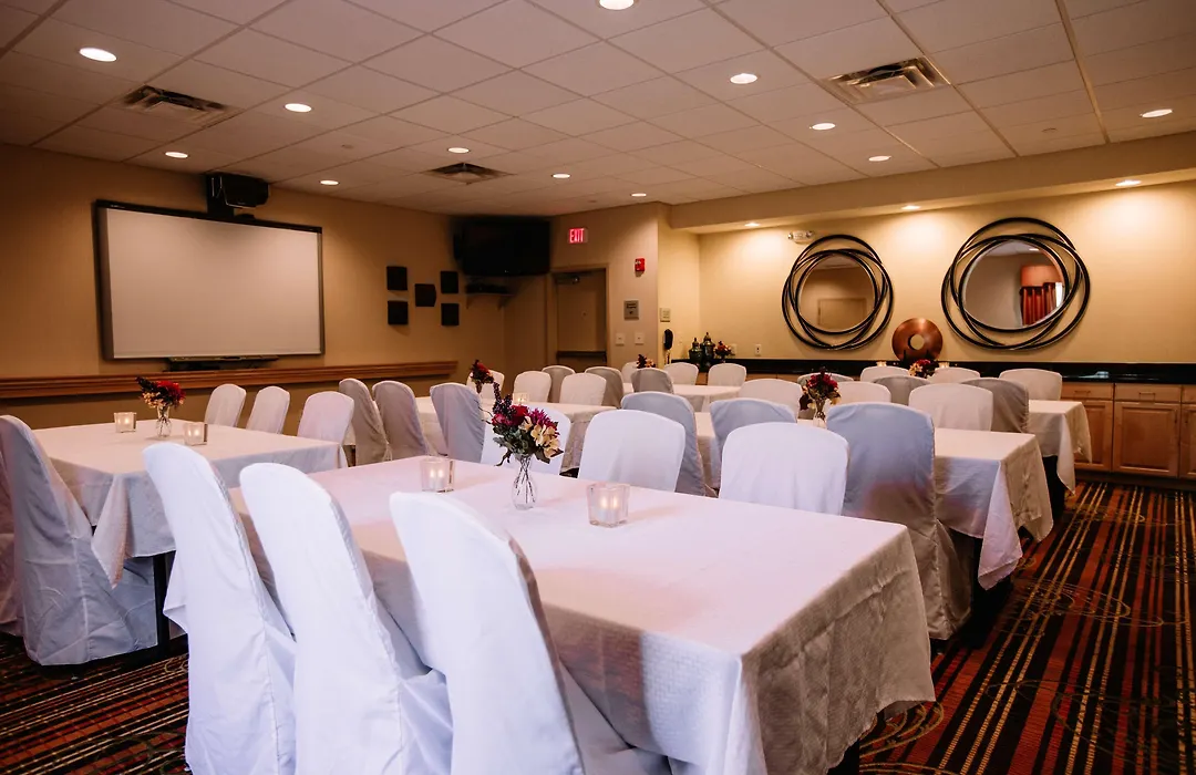 Hampton Inn & Suites Minot-1