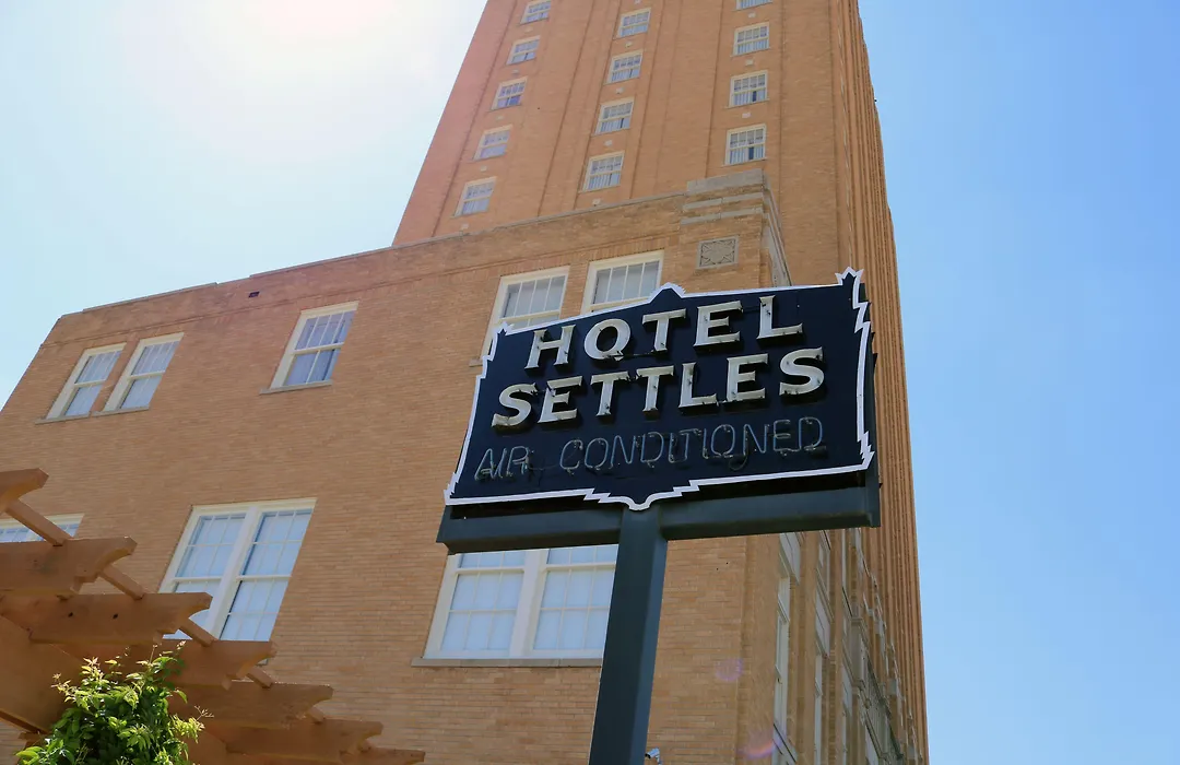 Hotel Settles-1