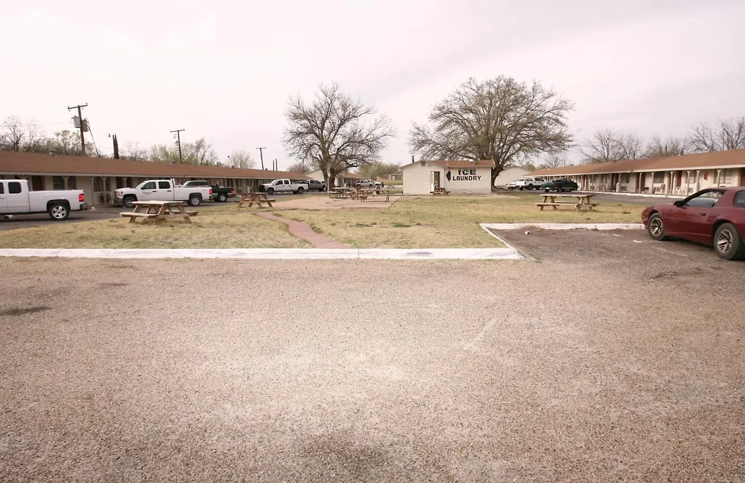 Andrews Motor Inn-1