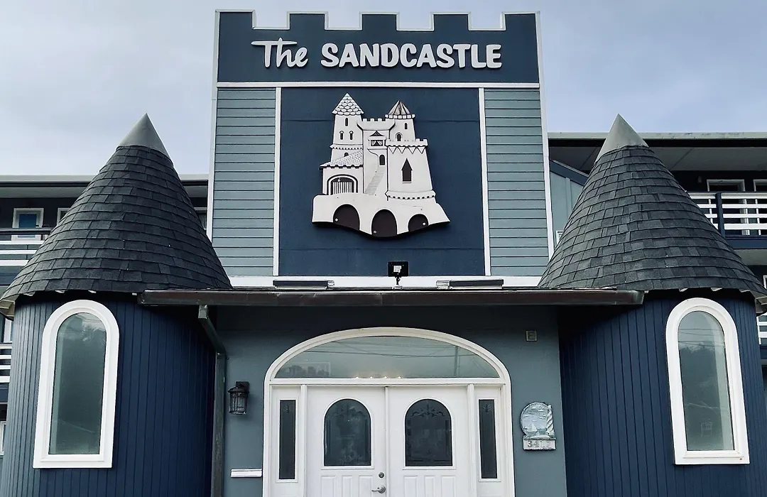 The Sandcastle Beachfront Hotel-1