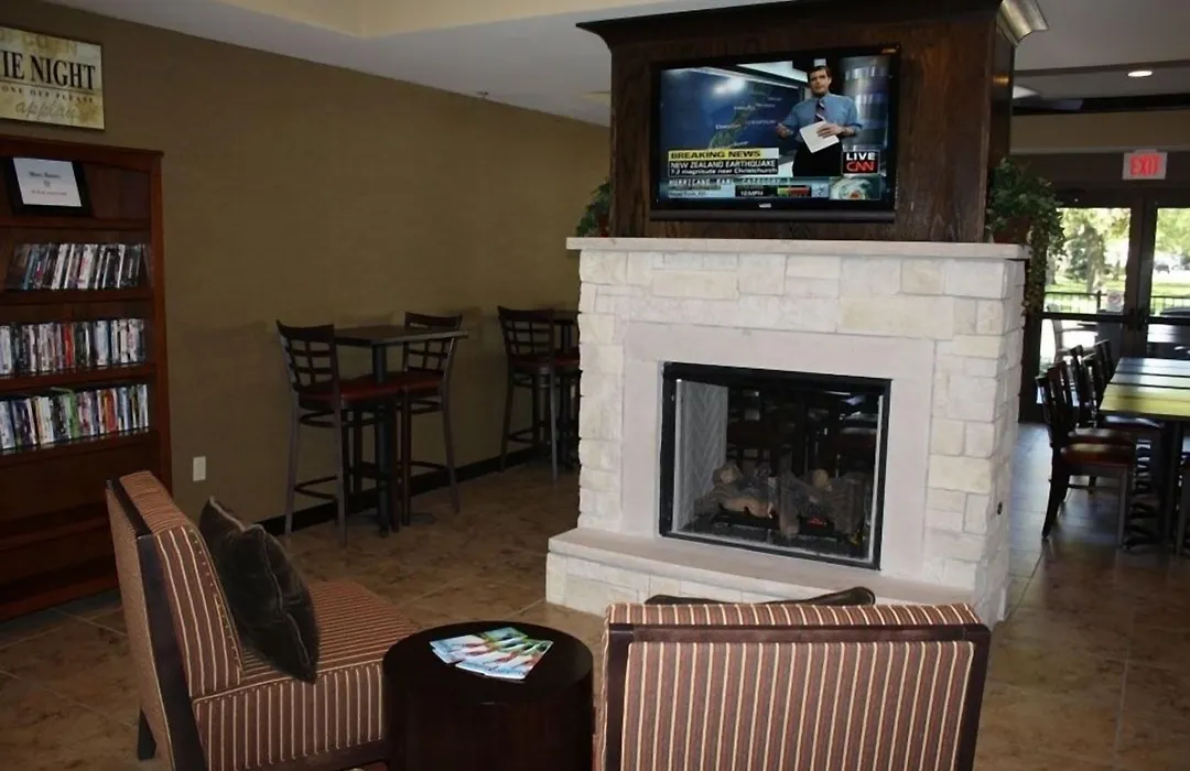 Parkwood Inn & Suites-1