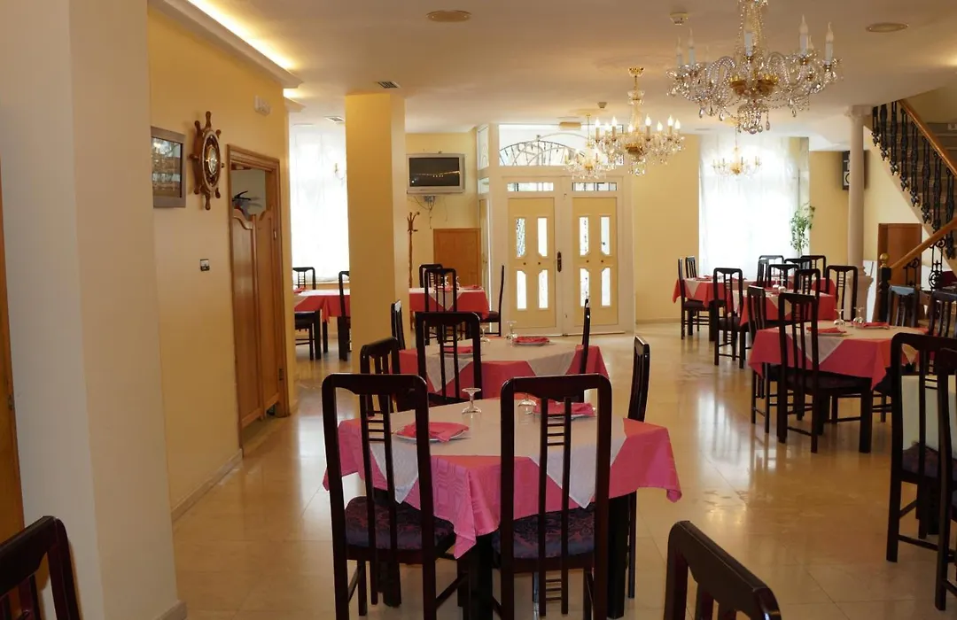 Hotel Larry-1
