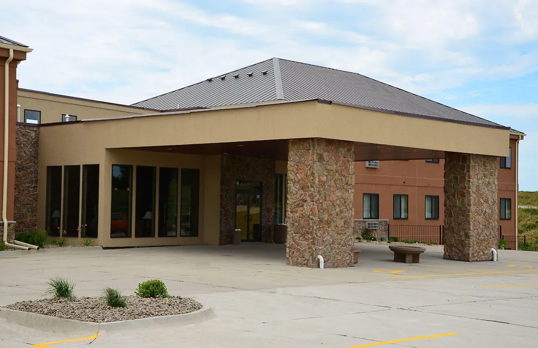 Cobblestone Inn & Suites - Newton-1