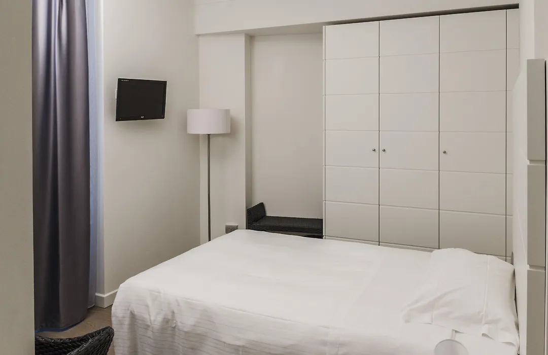 Tag Hotel-1