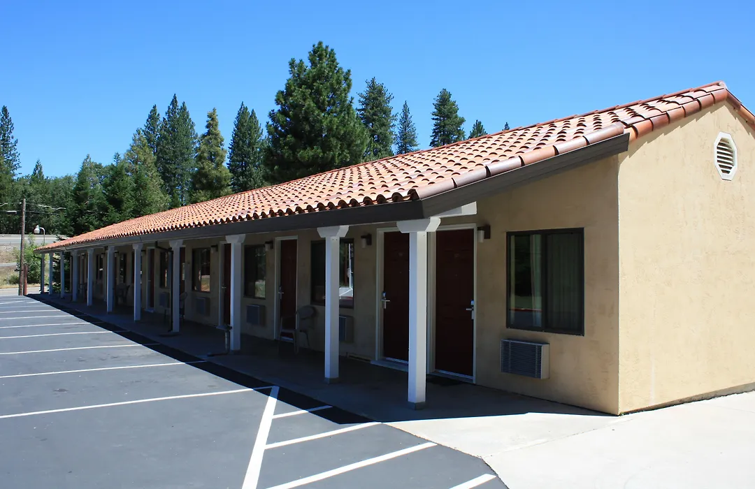Gold Trail Motor Lodge-1