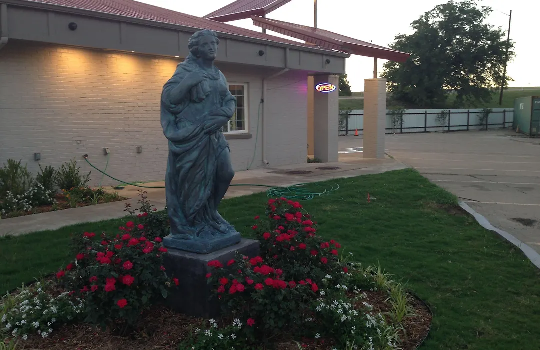 Romantic Inn & Suites-1