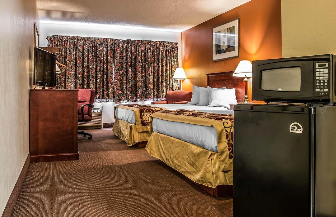 Rodeway Inn Muskegon Airport-1