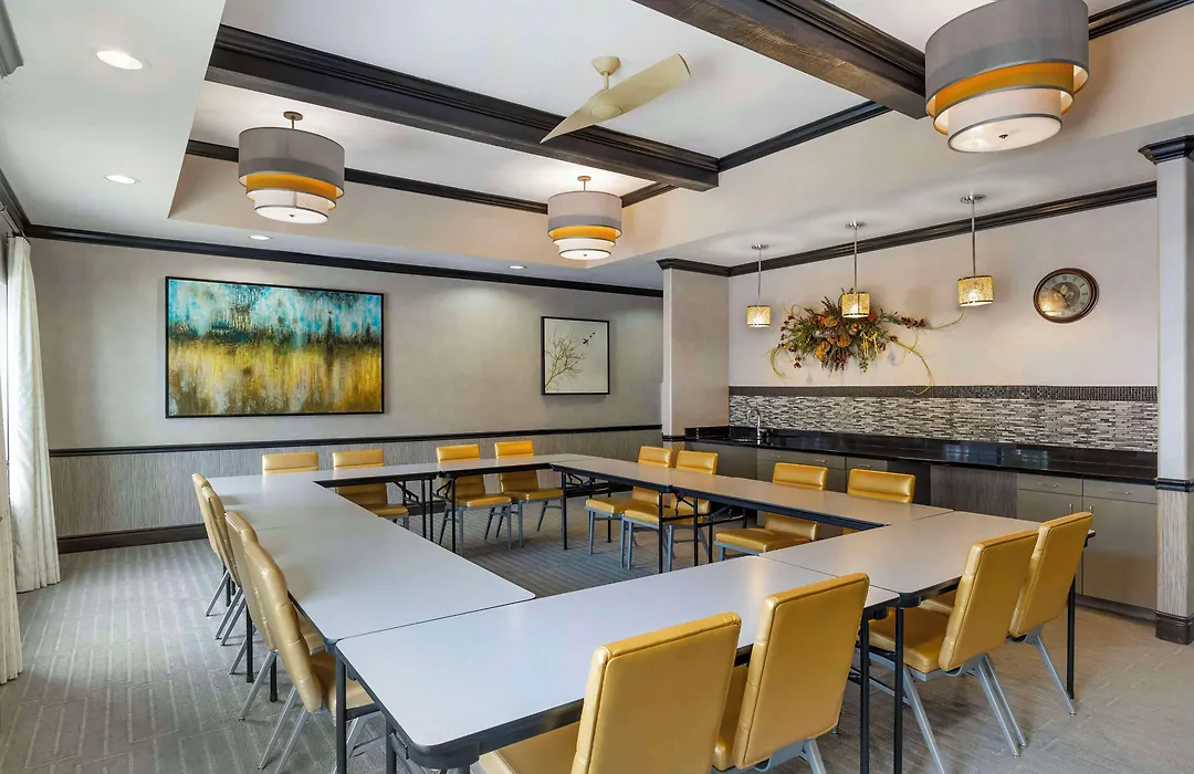 Best Western Plus Emerald Inn & Suites-1