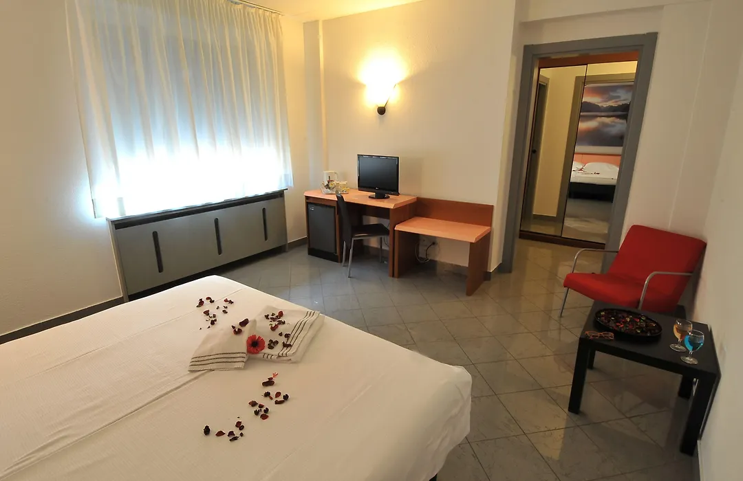 Hotel Bahnhof Haus-1