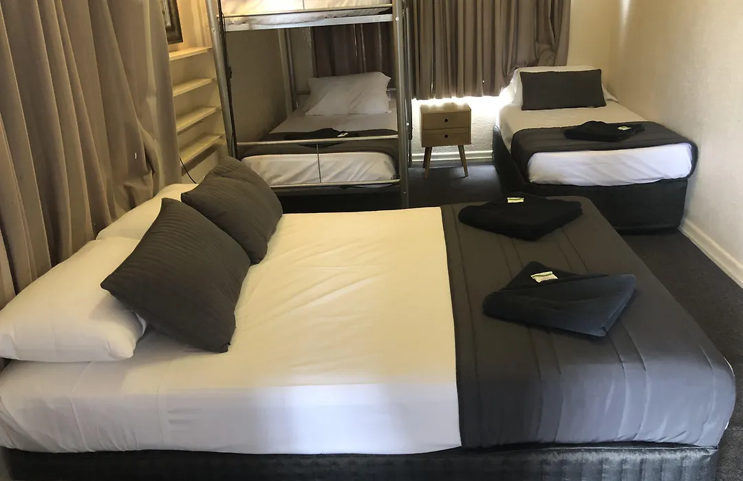 Kingsford Riverside Inn-1