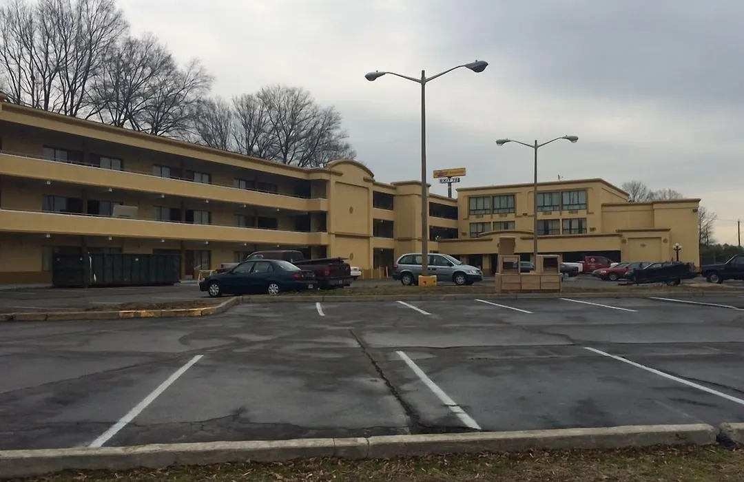 Diamond Inn & Suites-1