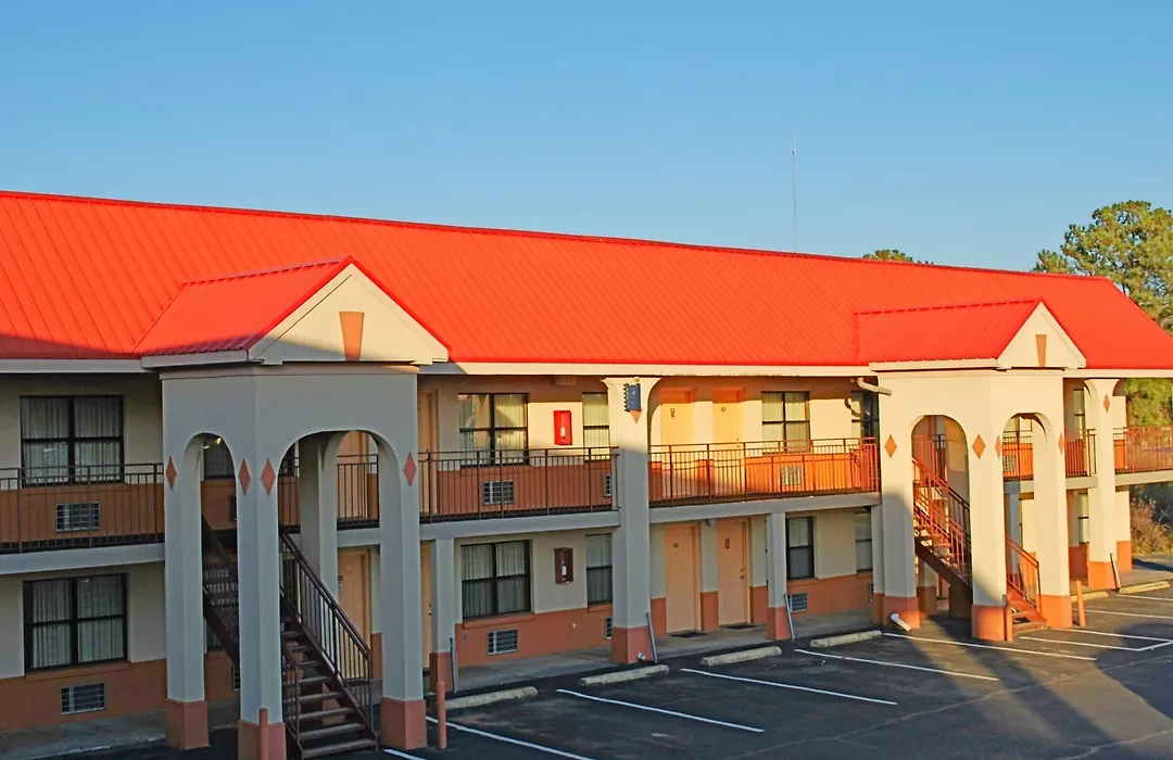 Travelodge By Wyndham Calhoun South I-75-1