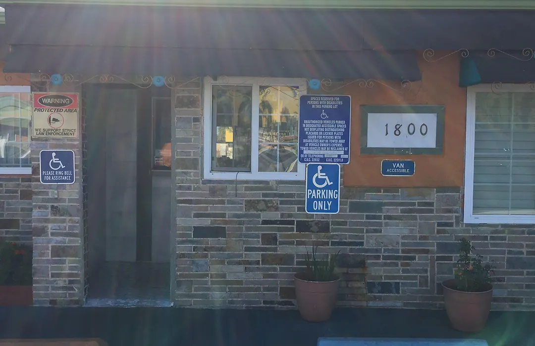 Eagle Inn Motel-1