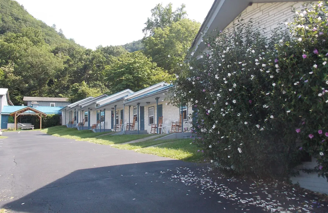 Clarketon Motel - Maggie Valley-1