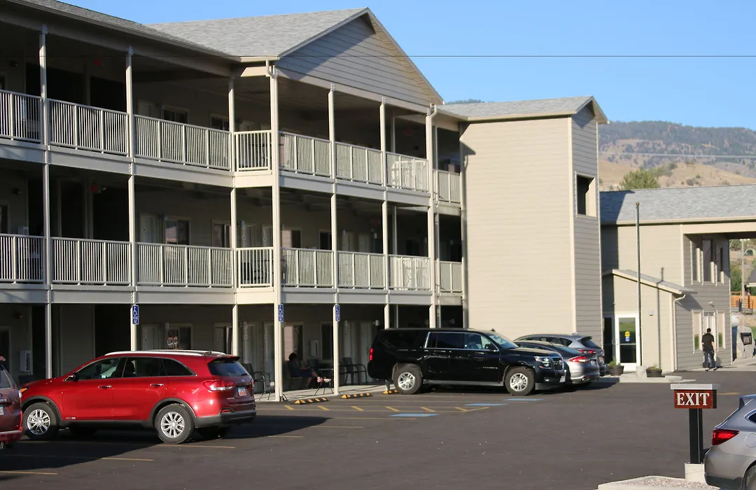 Yellowstone Big Rock Inn-1