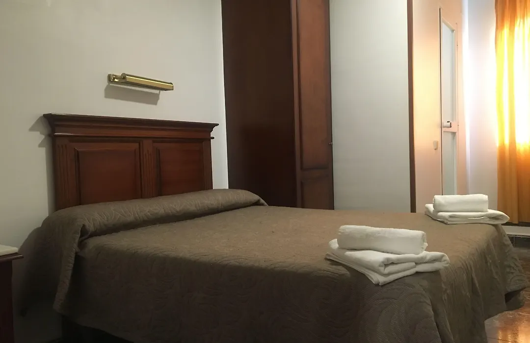 Hostal Conchita Legazpi-1