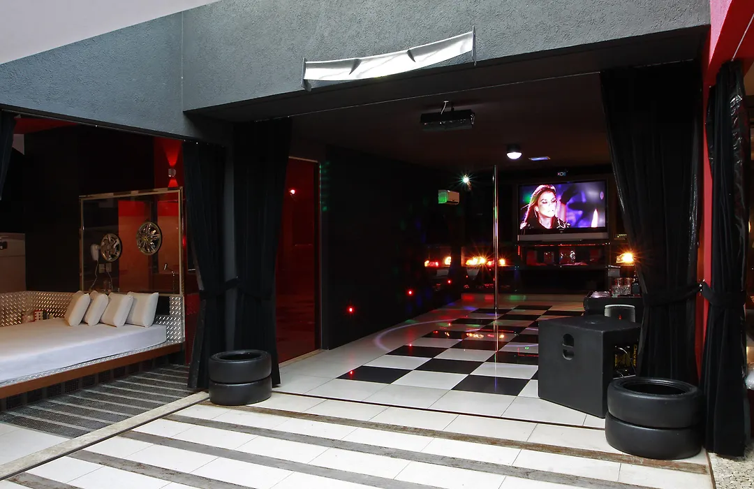 Assahi Motel (Adults Only)-1