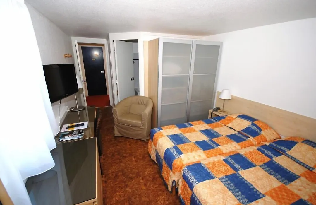 Hotel Le Relais Des Champs-1
