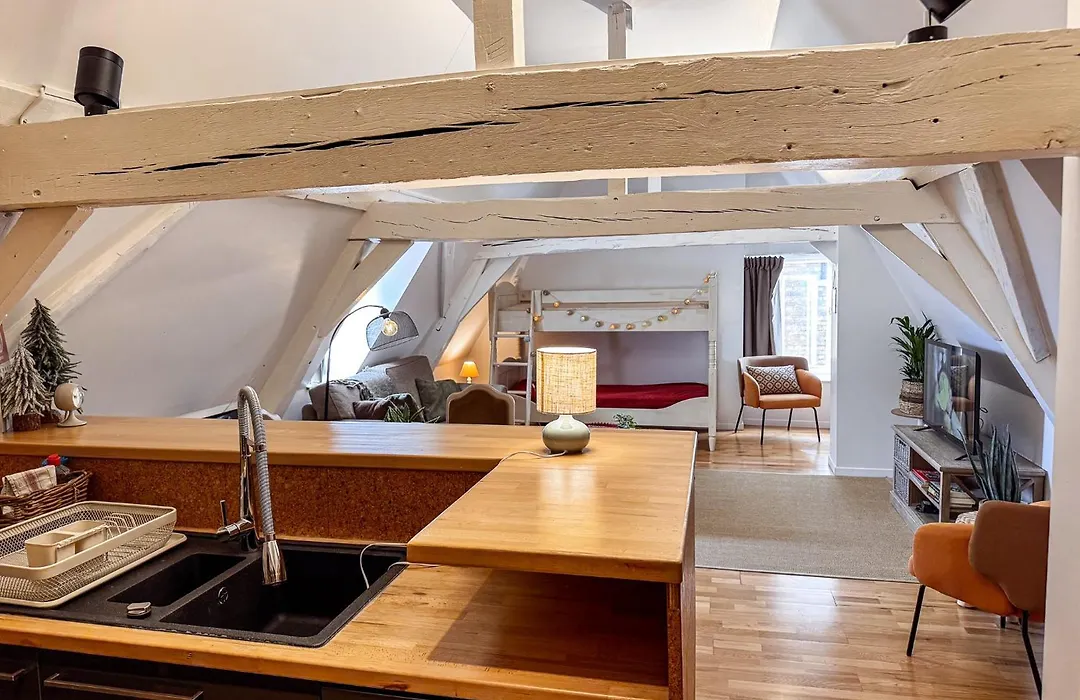 Skindles Guesthouse-1