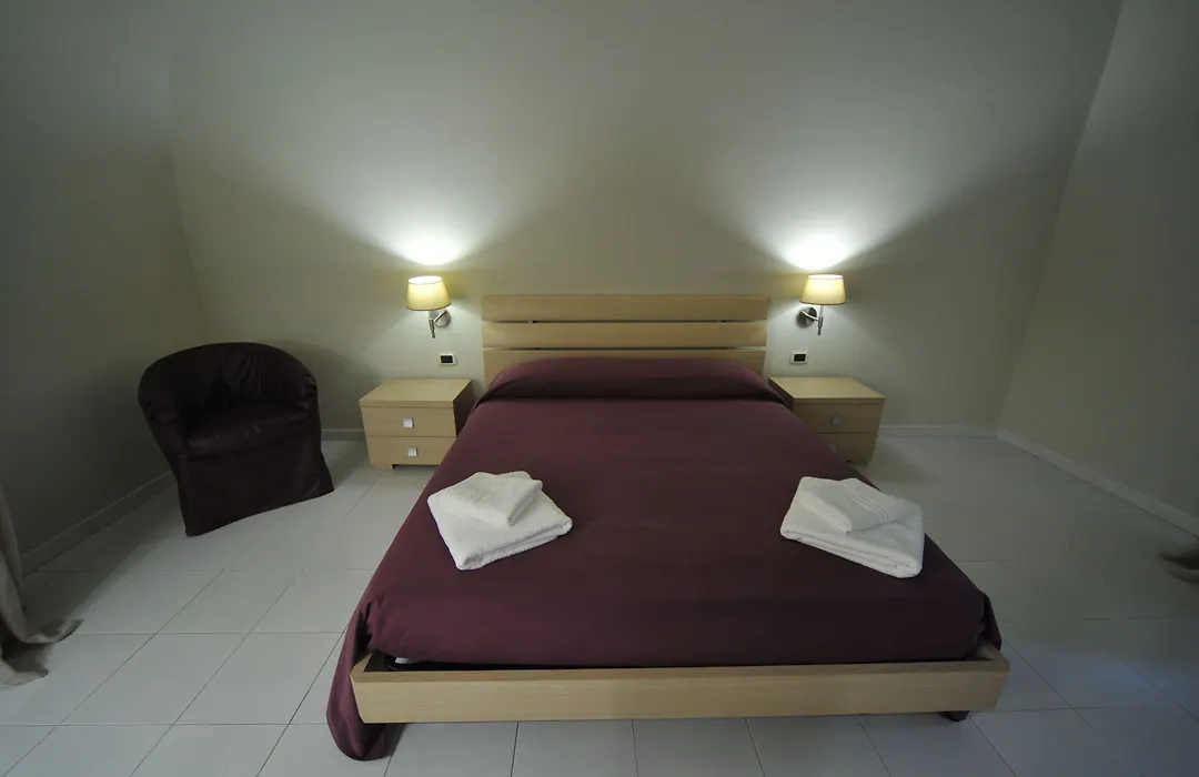 Gatto Bianco House-1
