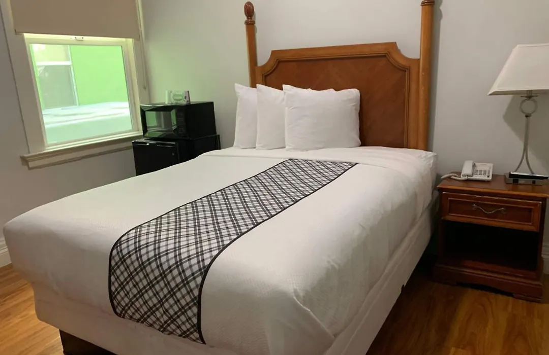 Warfield Hotel-1