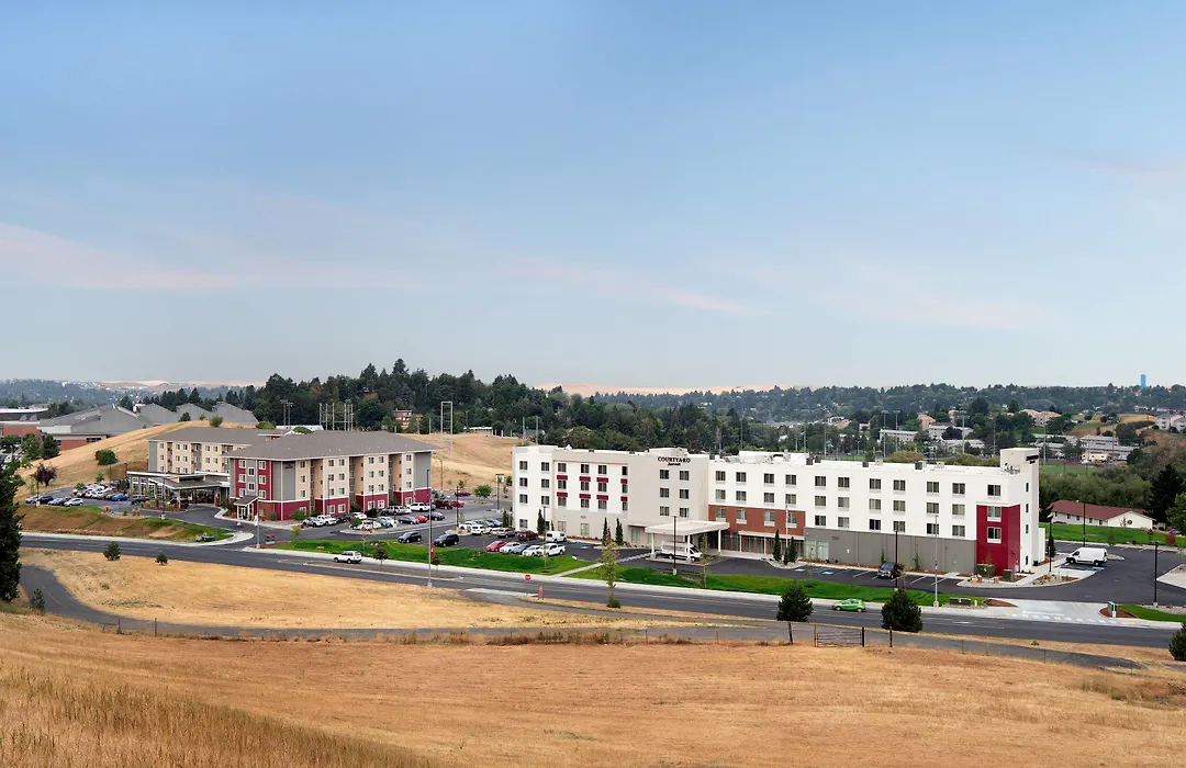 Courtyard By Marriott Pullman-1